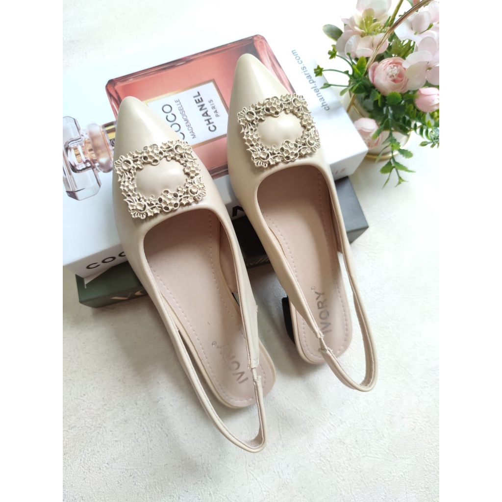 IVORY Sepatu Wanita Tali Belakang Tinggi 2 cm 328-TL75