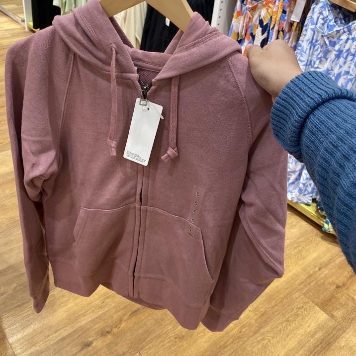 Paling Diminati Jastip. Sweater Hoodie Uniqlo (Woman)