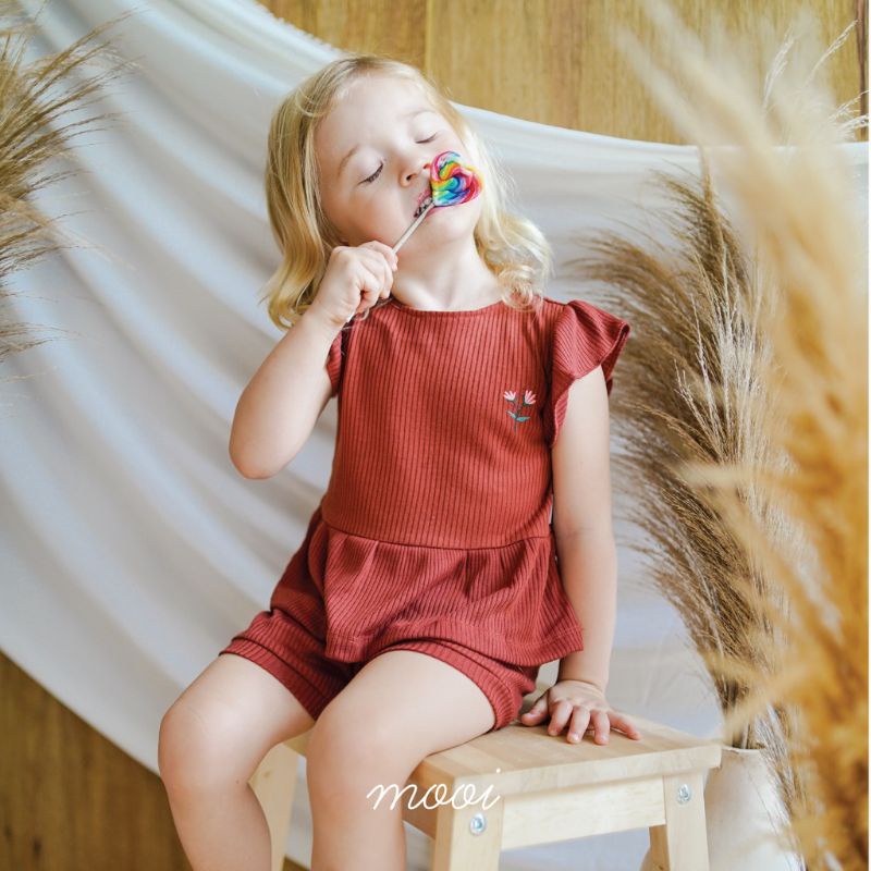 mooi rib ruffle set ,setelan anak perempuan rib ruffle set pendek , setelan mooi pendek ruffle,set anak perempuan mooi ruffle