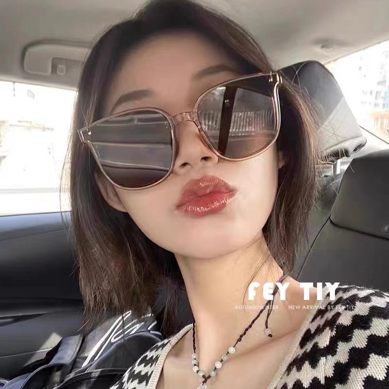 【Barang spot】Kacamata Hitam Wanita Lipat Korea Fashion KacaMata Gaya Pantai Terbaru Bisa di LIPAT Sunglasses Anti-UV Wanita Pria Import Kacamata Murah