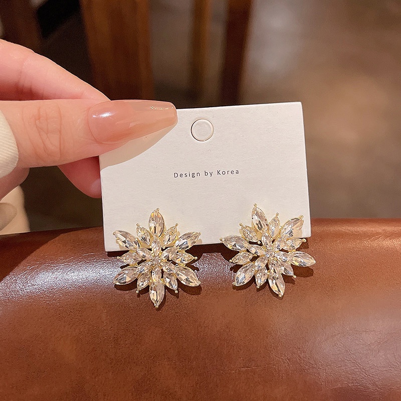 Anting Tusuk Desain Snowflake Bahan 925 silver needle Aksen Berlian