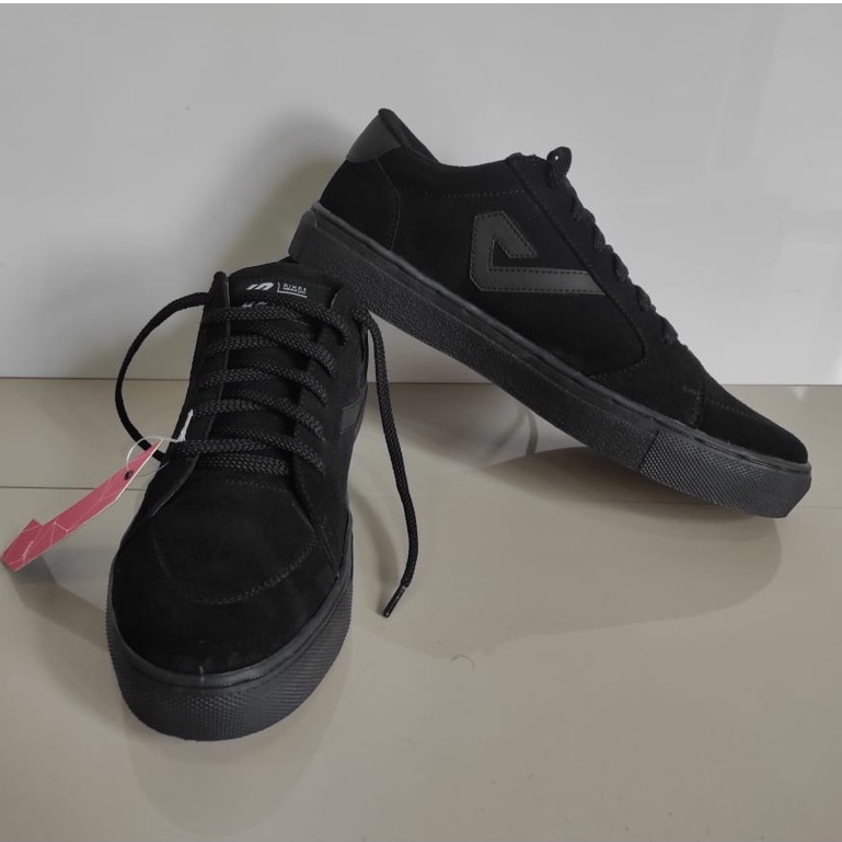 Sepatu Sneakers Casual Pria Hitam Original Kuzatura | KZS 792