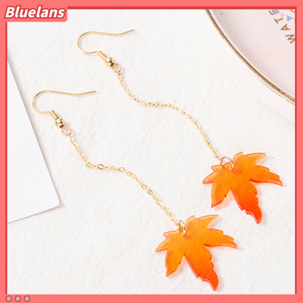 1 Pasang Anting Kait Rantai Rumbai Desain Daun Maple Aksen Mutiara Tiruan Warna Oranye Untuk Hadiah