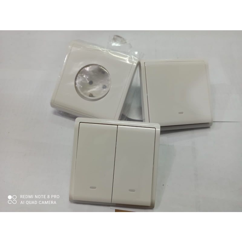 Saklar&Stop Kontak Pieno Schneider