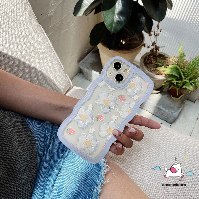 Flowers Case Realme C53 10 C55 9 9i 7 7i 9 Pro+5 6i 5i 8 8Pro C33 C30 C12 C25 C35 C21Y C25Y C11 C25s 8i C15 C3 C1 C20A C20 C20A Lembut Lucu Strawberry Flower Wavy Edge Frame Sarung