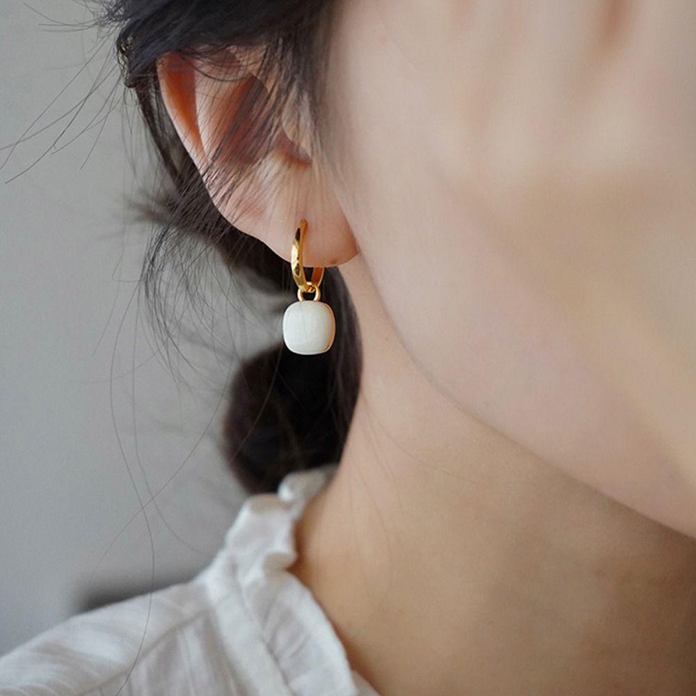 Mxbeauty Anting Menjuntai Wanita Fashion Perhiasan Desain Sederhana Warna Putih Manis Warna Hijau Bentuk Kubus Enamel Alloy Fashion Hoop Earrings