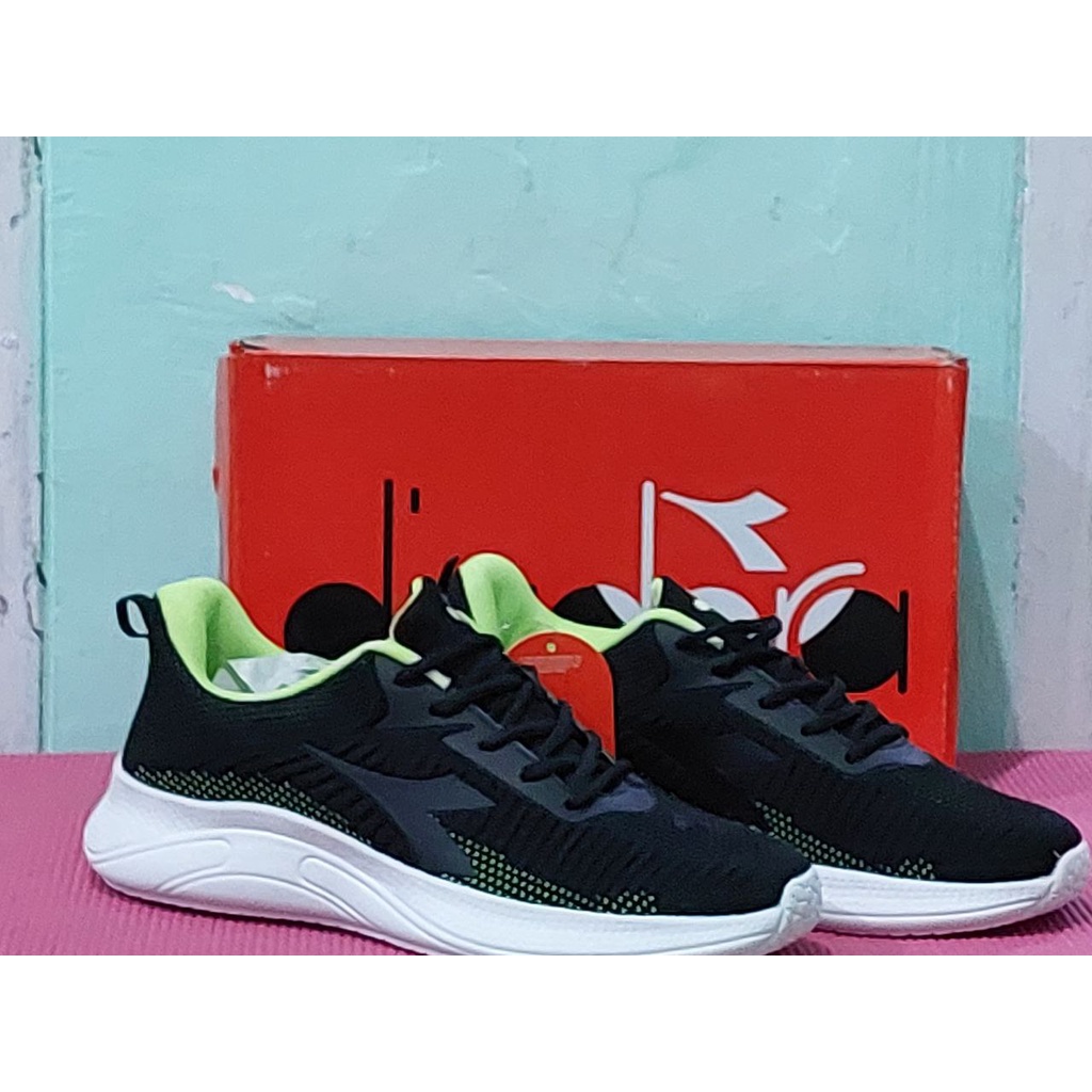 Sepatu Pria Hitam DIADORA 100% ORIGINAL