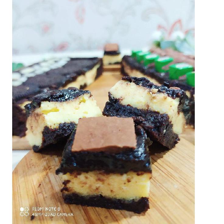 

Get It Now--Brownies Bella Brownies Panggang Signature Choco Cheese Brown with Cheese Cream