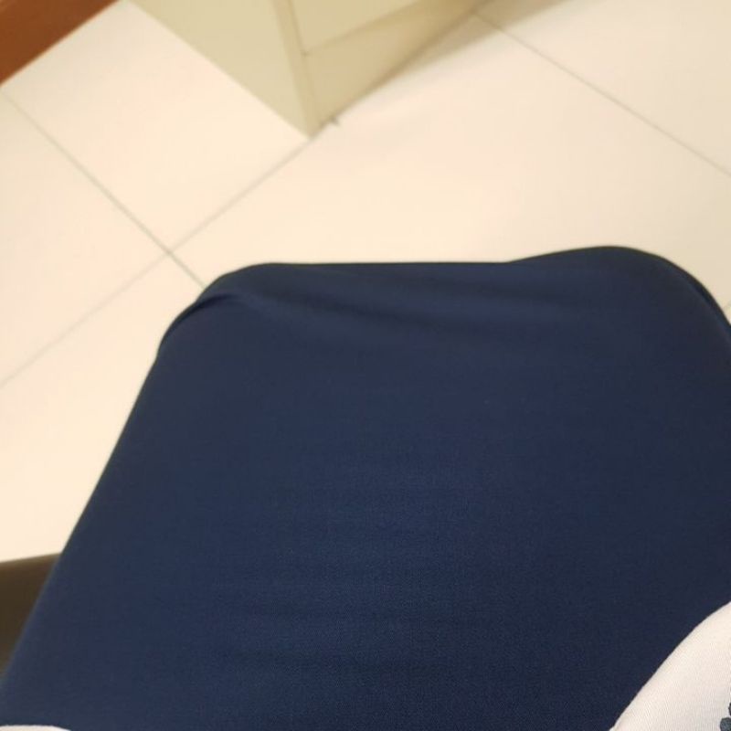 Kain atasan atau bawahan hari senin mahkamah agung