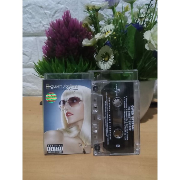 KASET GWENN STEFANI - THE SWEET ESCAPE