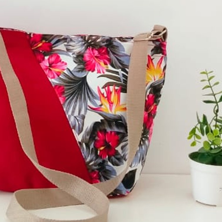 TAS SELEMPANG SLING BAG KANVAS KOMBINASI MOTIF BUNGA SEPATU PINK. RIENS COLLECTIONS
