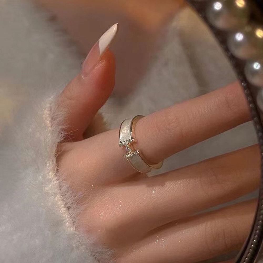 【COD Tangding】Cincin Jari Telunjuk Model Terbuka Dapat Disesuaikan Desain Huruf Aksen Zirkon Untuk Wanita