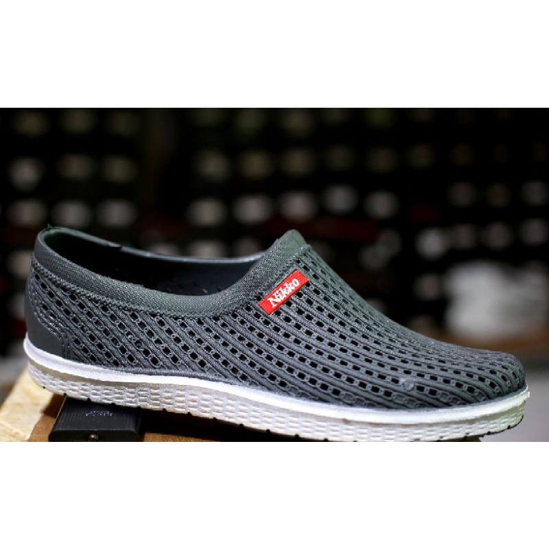 Sepatu karet Slip on Pria obral sepatu anti air sepatu gojek cuci gudang