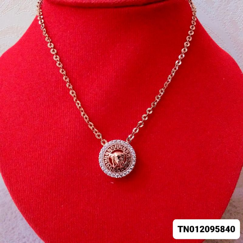 KALUNG LIONTIN VERSACE