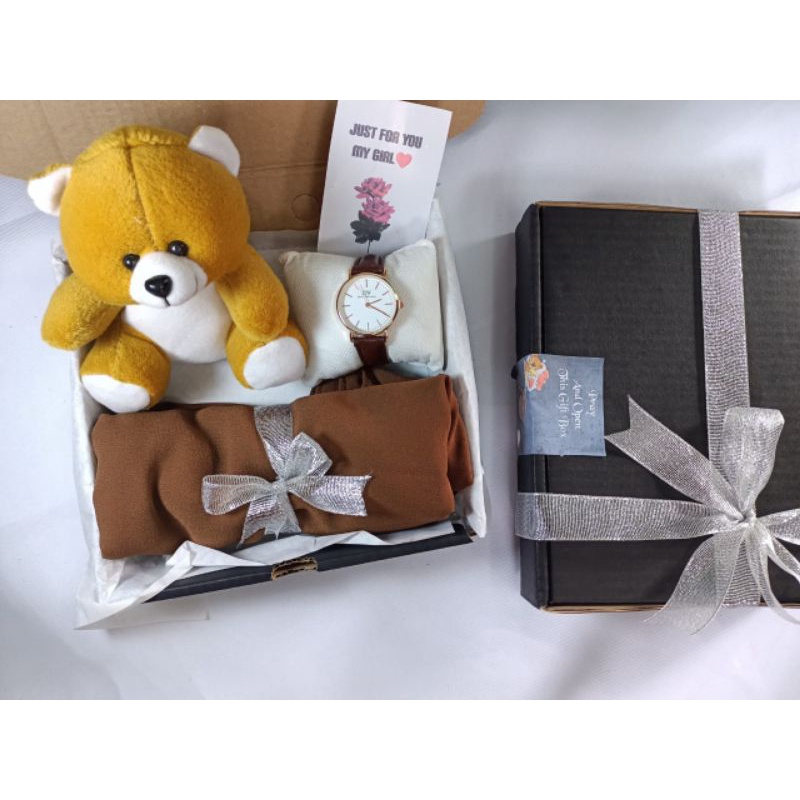 

Hampers Cantik, Kado wisuda, ulang tahun wanita, gift box cewe solehah