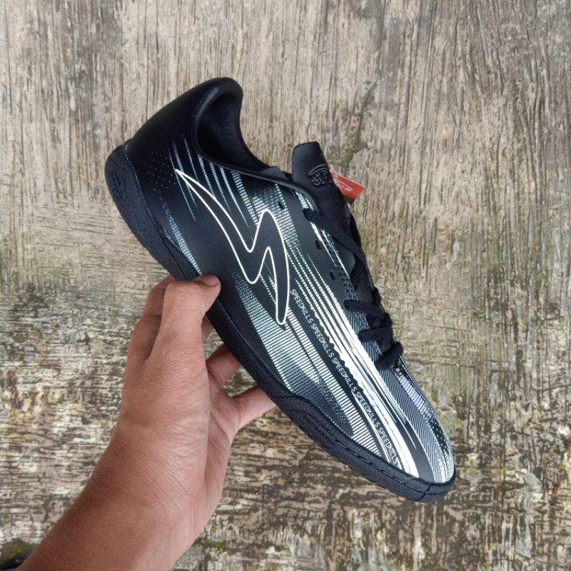 SEPATU FUTSAL SPECS ELEVATION ZERO IN