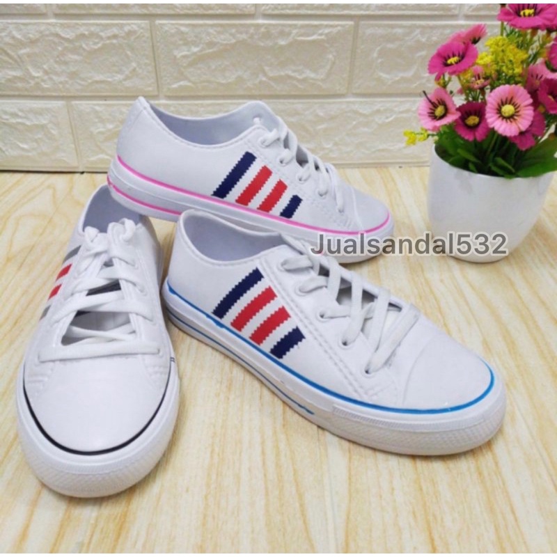 Sepatu sneakers putih motif Garis bahan Ringan Komin art K065