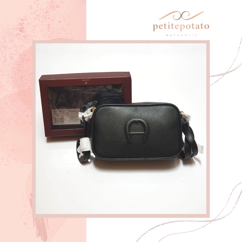 TAS BRANDED WANITA AIGNER TRAVEL COOL EMBOSSED LOGO