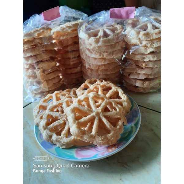 

kue kembang goyang