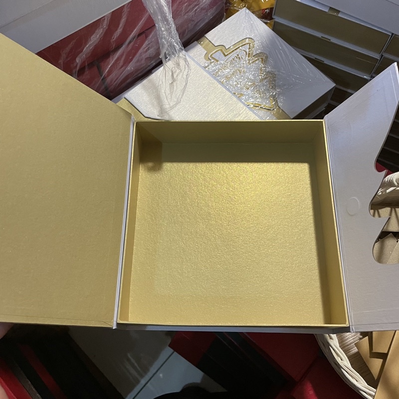 Box Kue Natal 20x20x5 cm Putih Hardbox Magnet