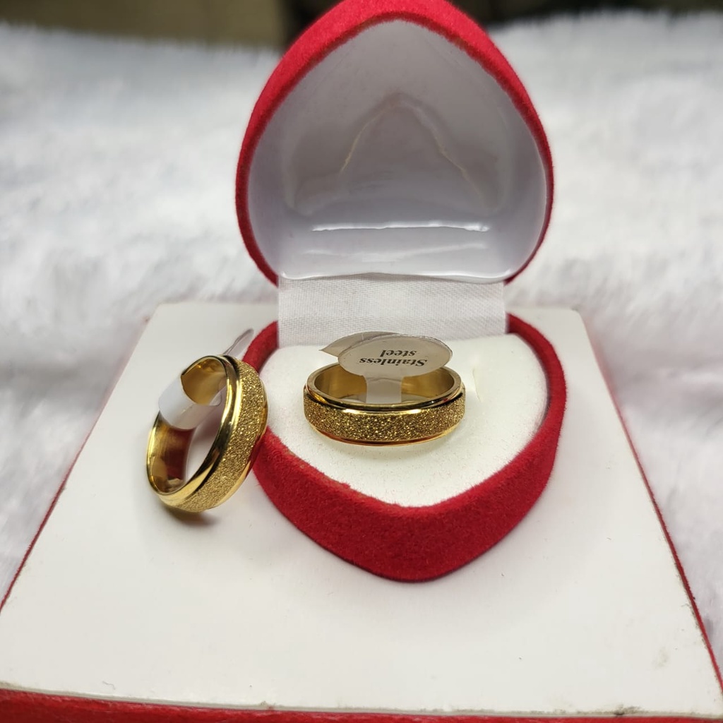 ( COD ) Cincin Pria Wanita Titanium Pasir Polos Gold couple + kotak