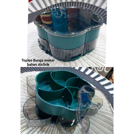 Toples bunga mekar