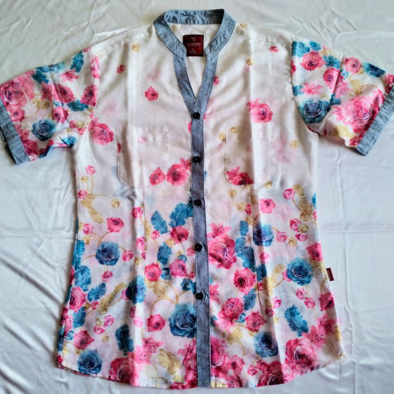 Atasan Kemeja Wanita Caesar Bunga Bunga