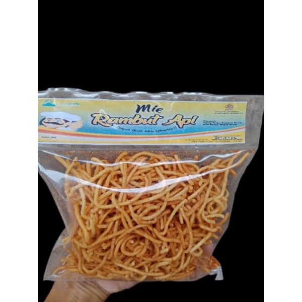 

Aneka camilan (basreng, rambut api dan kripik pangsit)