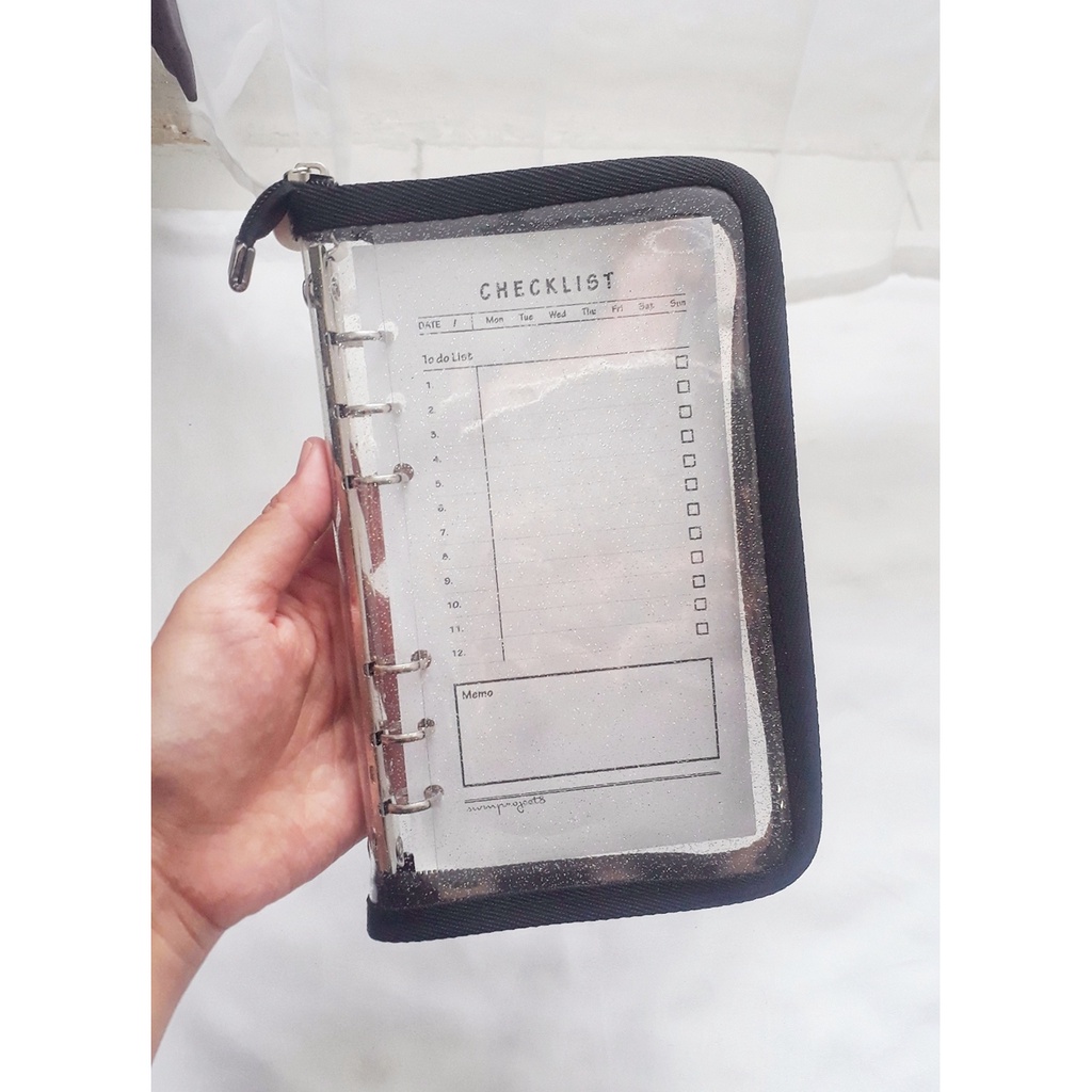 

Ukuran A6 Binder Zipper Glitter Resleting (Belum Pernah Dipakai)