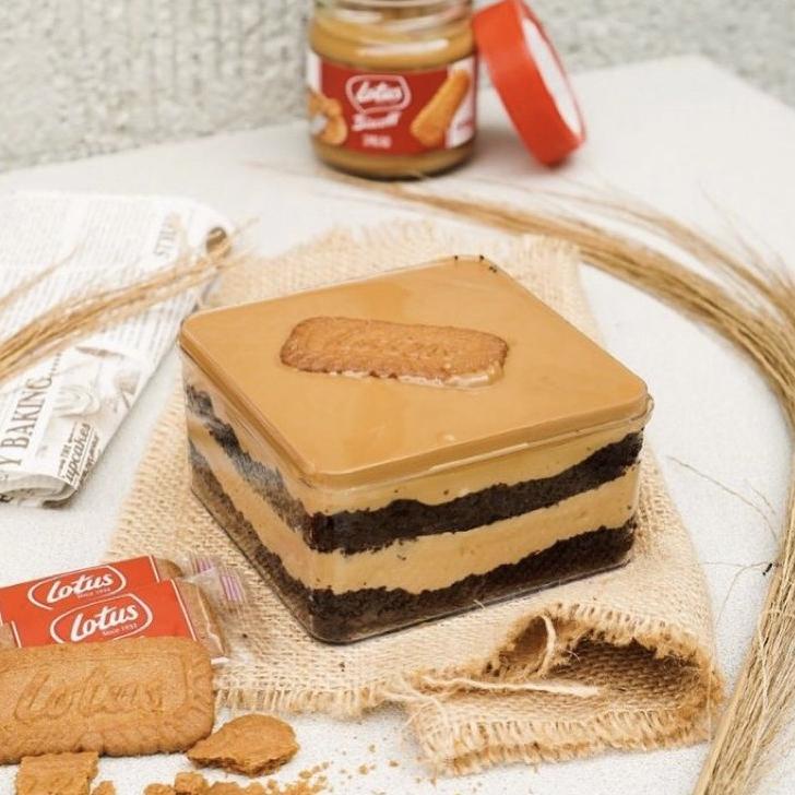 

New - BITTERSWEET BY NAJLA LOTUS DESSERT BOX ~