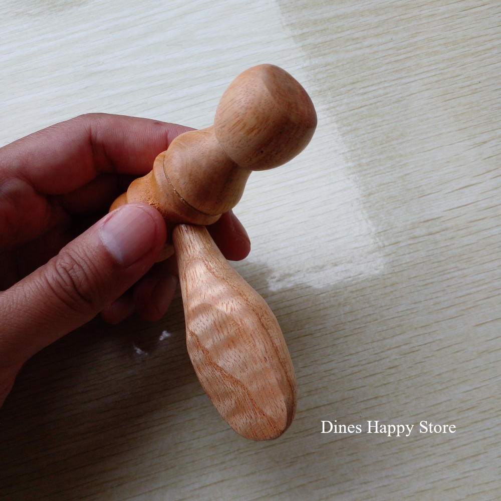 Alat Pijat Refleksi Totok Urut Telapak Kaki Tangan Kerokan Badan Segitiga Kayu Jati