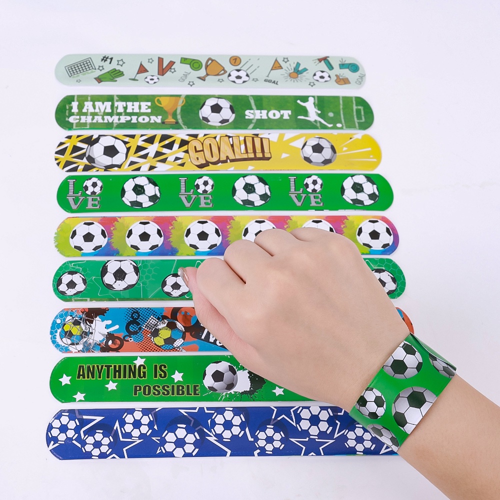 5pcs / Set Gelang Slap Band Motif Tema Piala Dunia / Sepak Bola Untuk Anak / Dekorasi Pesta Ulang Tahun