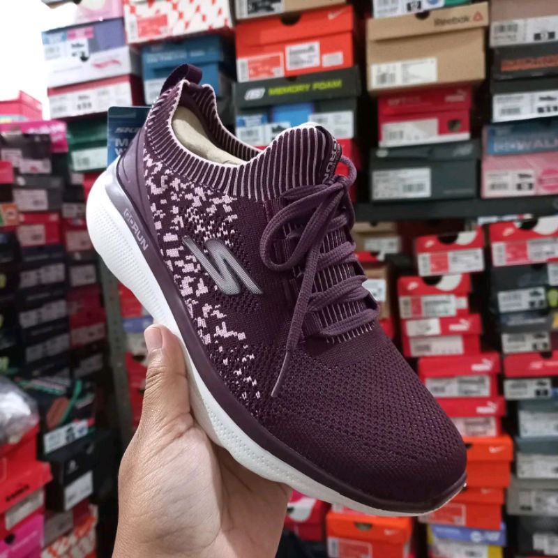 Jual skechers go run motion burgundy original Shopee Indonesia