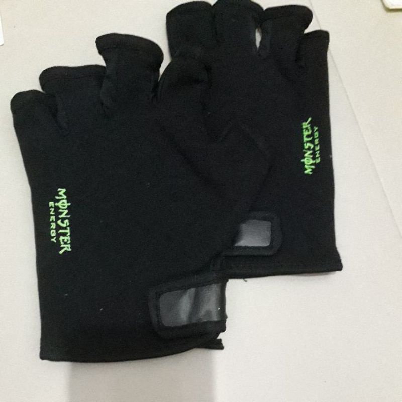 sarung tangan hitam setengah jari
