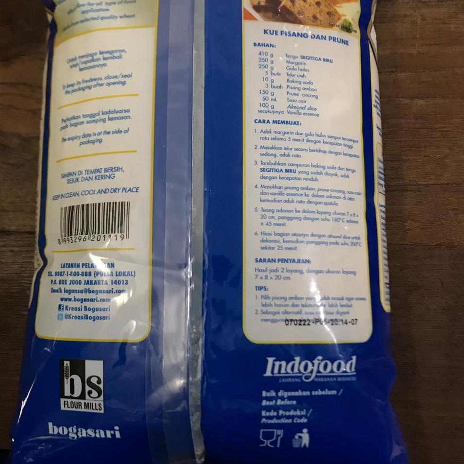 

Produk Ekslusif--Terigu Segitiga Biru Premium 1kg - Terigu