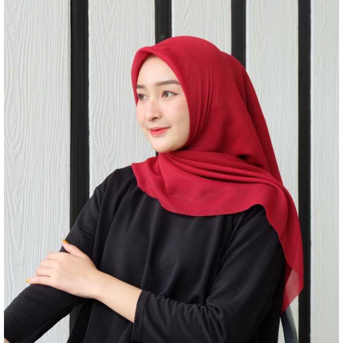 merah cabe Hijab Segiempat Polos Bella Square merah cabe Premium Pollycotton BellaSquare Kerudung me
