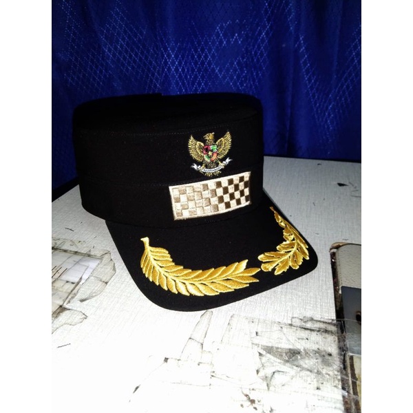 topi komando lurah