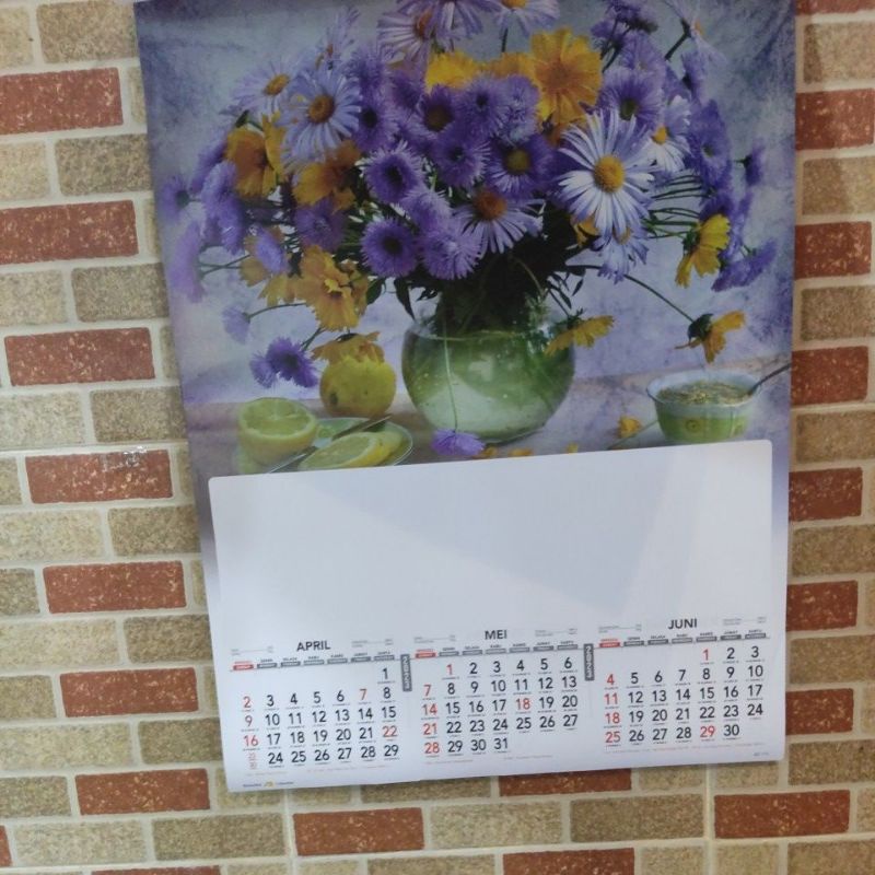 kalender 2023 triwulan 4 lembar 3 bulanan Ao 114 rangkaian bunga 38 x 54