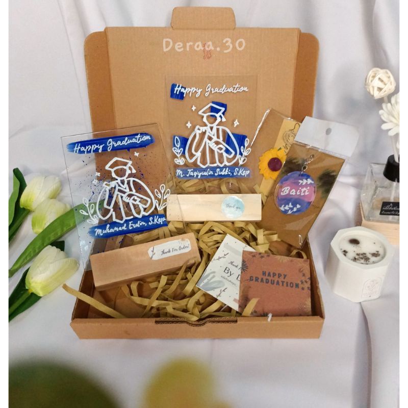Akrilik/HAMPERS / GIFT BOX AKRILIK/ HADIAH ULANG TAHUN / KADO WISUDA / CUSTOM NAMA