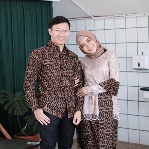 BAJU COUPLE KEBAYA BROKAT KONDANGAN TUNANGAN KAPEL AKITA WIDBATIK UWIKBATIK