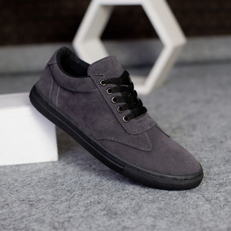 Sepatu Sneakers Pria Kerja Kasual Kantor Dewasa Laki Laki Remaja Warna Hitam Coklat Lamaran Pesta Un
