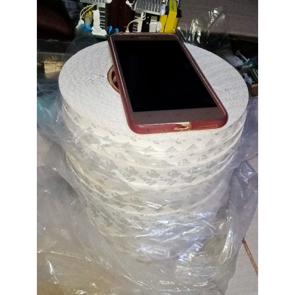 

Paket 3 rol Double tape merek 3M