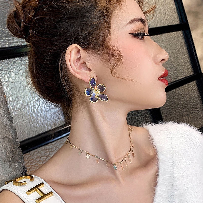 Anting Bentuk Bunga Aksen Kristal Bahan Alloy Gaya Retro Untuk Wanita