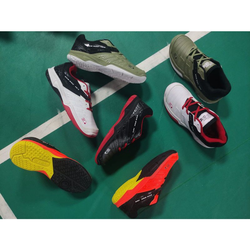 Sepatu badminton Hiqua G-one / g one