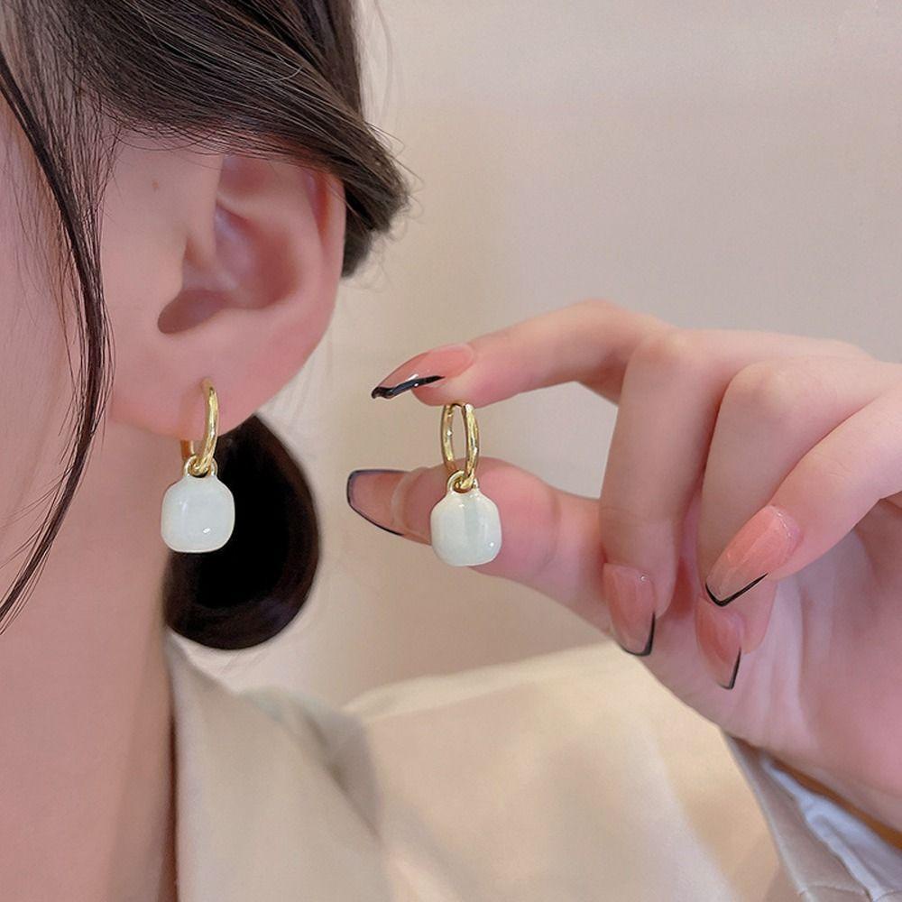 Mxbeauty Anting Menjuntai Wanita Fashion Perhiasan Desain Sederhana Warna Putih Manis Warna Hijau Bentuk Kubus Enamel Alloy Fashion Hoop Earrings