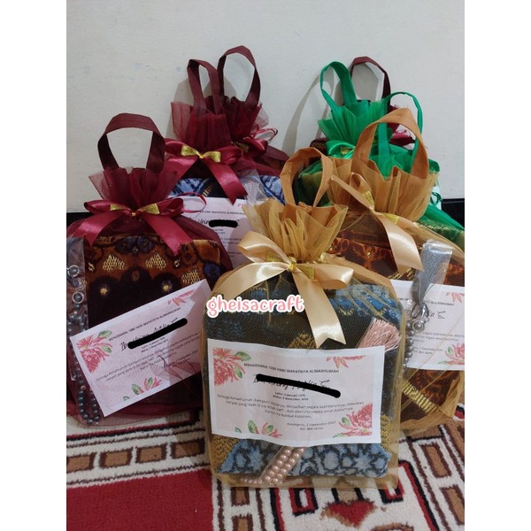 

Tas kantong tile souvenir sajadah handuk