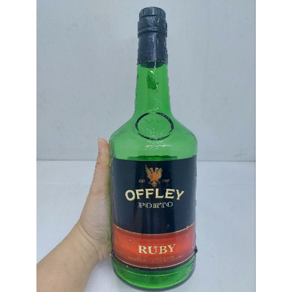 

Offley Porto Ruby (Botol Kosong Buat Pajangan)