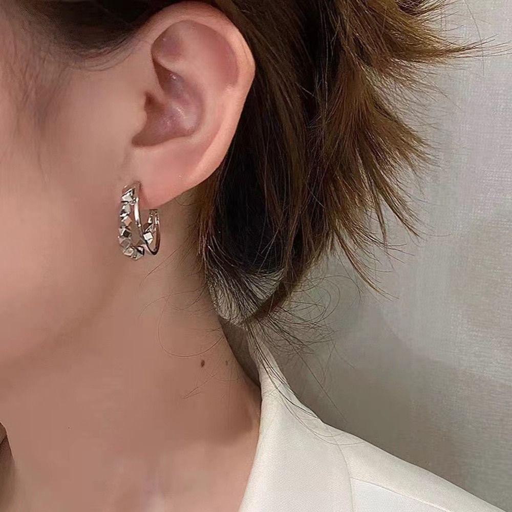 Mxbeauty Wanita Menjuntai Anting Elegan Gaya Vintage Mempelai Wanita Perhiasan Hadiah Anting Liontin Bentuk C Kubus Anting Hoop Alloy Fashion Hoop Earrings