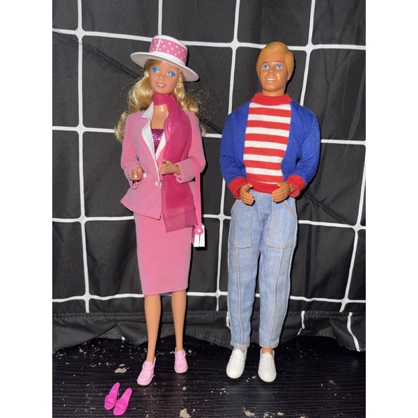 Sepasang Barbie and Ken doll Classic 1966&1968 (Like New) Bonus Tempatnya