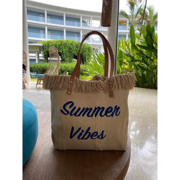 Fashion tote summer vibes